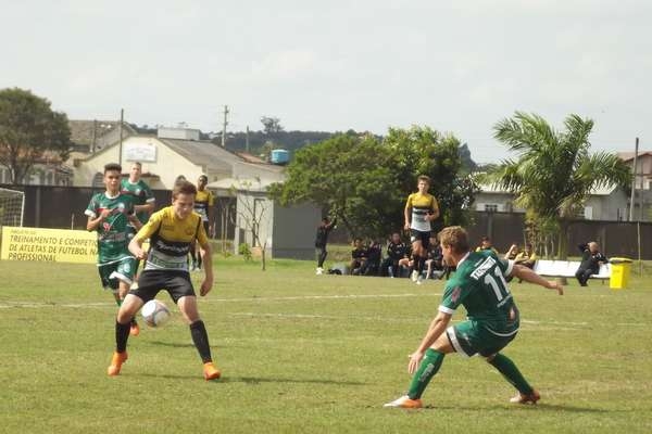 Sub-20 vence o Metropolitano no CT