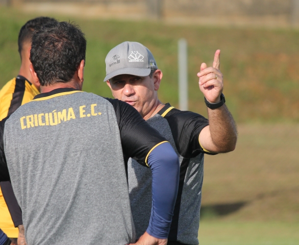 Tencati comanda atividade técnica e tática