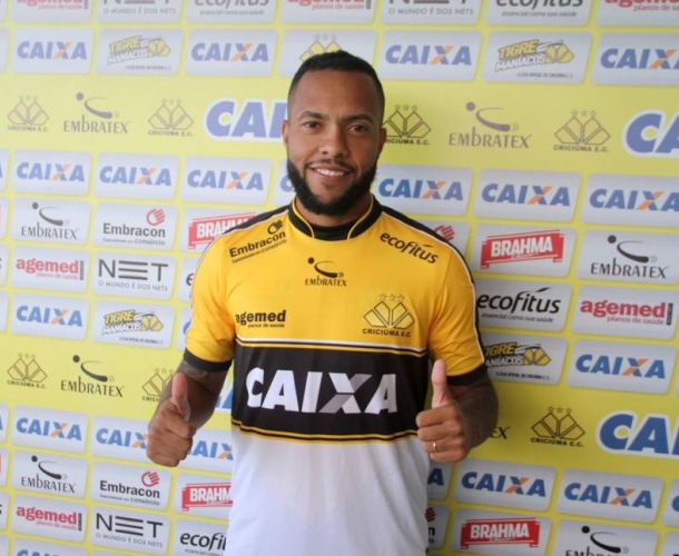 Tigre apresenta o volante Paulinho