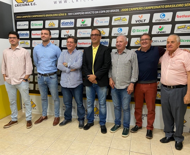 Tigre apresenta oficialmente o gerente Alex Brasil