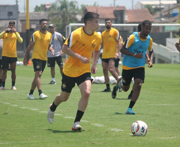Tigre faz o primeiro treino no novo campo do CT