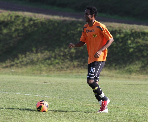 Tigre fecha com zagueiro