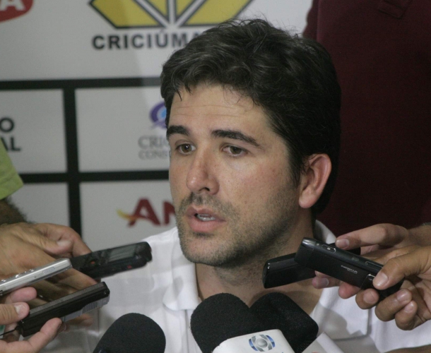 Tigre libera Zé Carlos para ouvir proposta