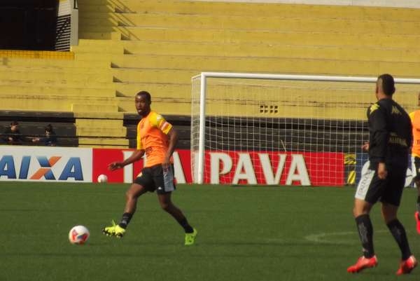 Tigre recebe o Vitória