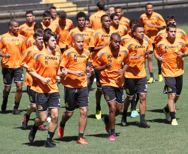 Tigre treina e viaja a Curitiba