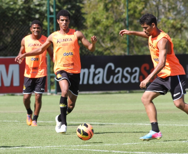 Tigre treina na Cidade do Galo