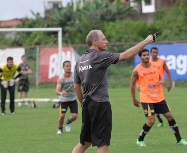 Tigre treina no CT do Bahia