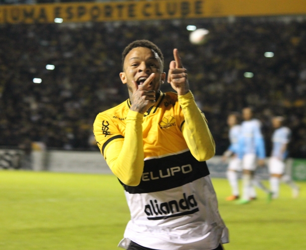 Tigre vence o Grêmio no Majestoso lotado