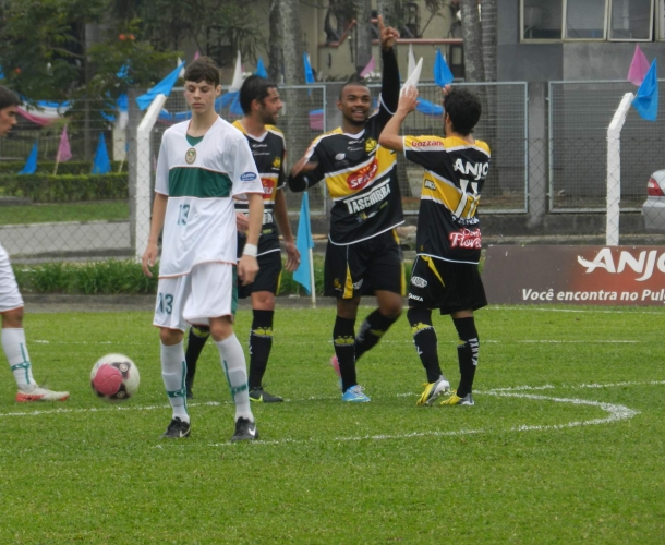 Tigrinhos estreiam com vitórias no Catarinense