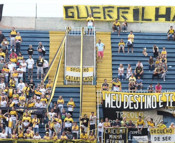 Torcida carvoeira sempre presente
