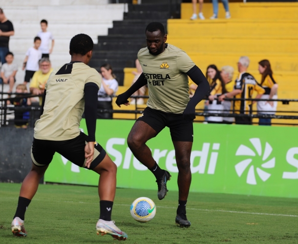 Torcida comparece e apoia no treino aberto