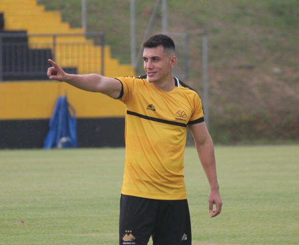 Treinamento e início da viagem para a Copa do Brasil