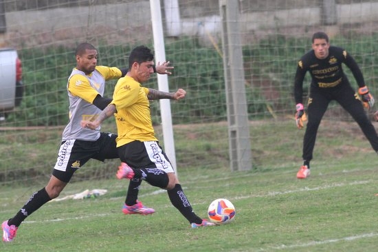 Treino técnico tático para ajustar a equipe