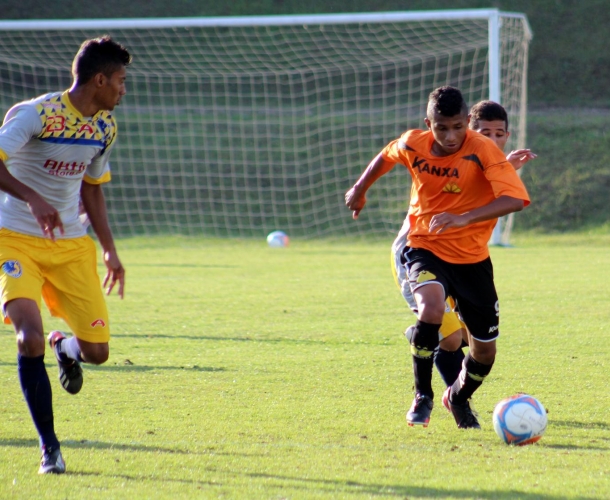 Uma vitória e um empate para a base