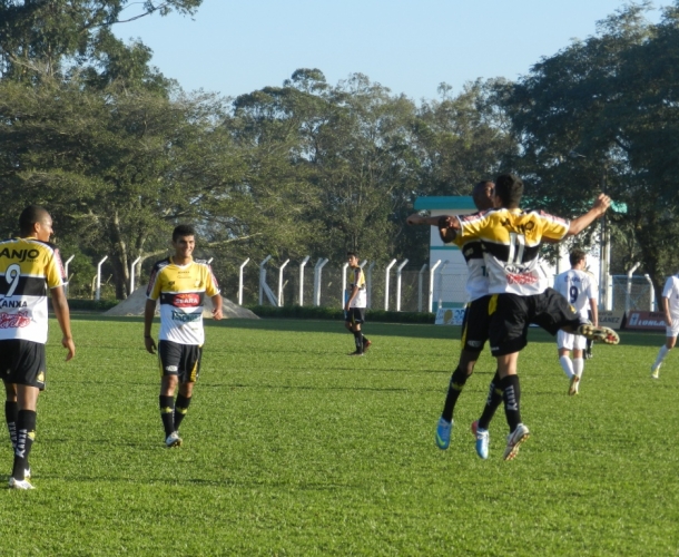 Uma vitória e uma derrota na Base