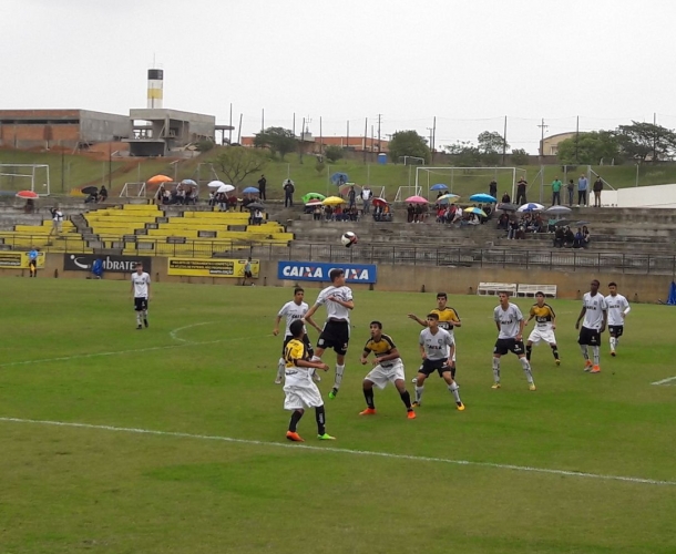 Vitória e empate na semifinal