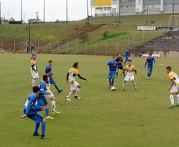 Vitória e empate no CT