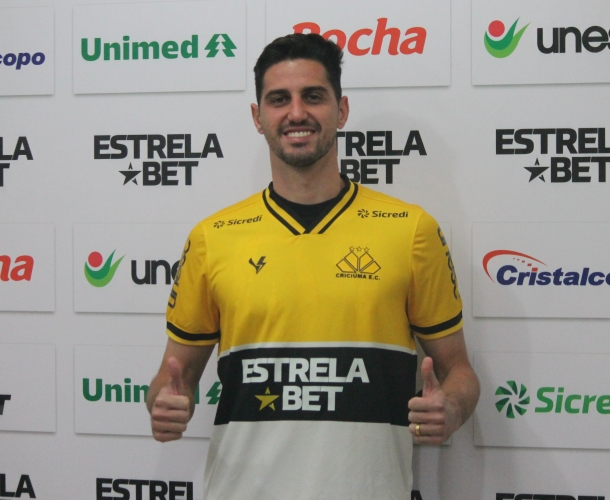 Zagueiro Matheus Mancini é apresentado oficialmente