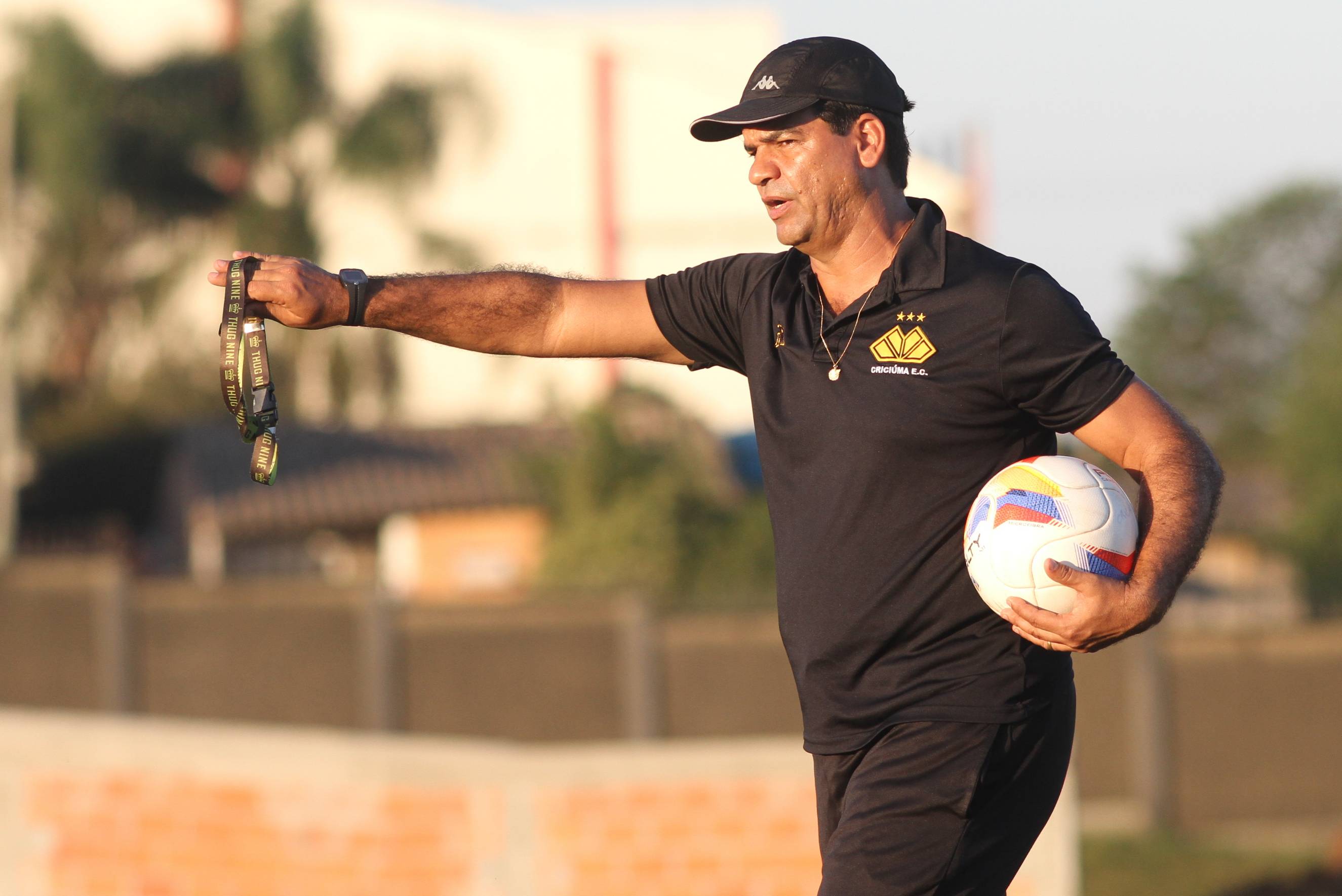 Trabalho forte em dois períodos