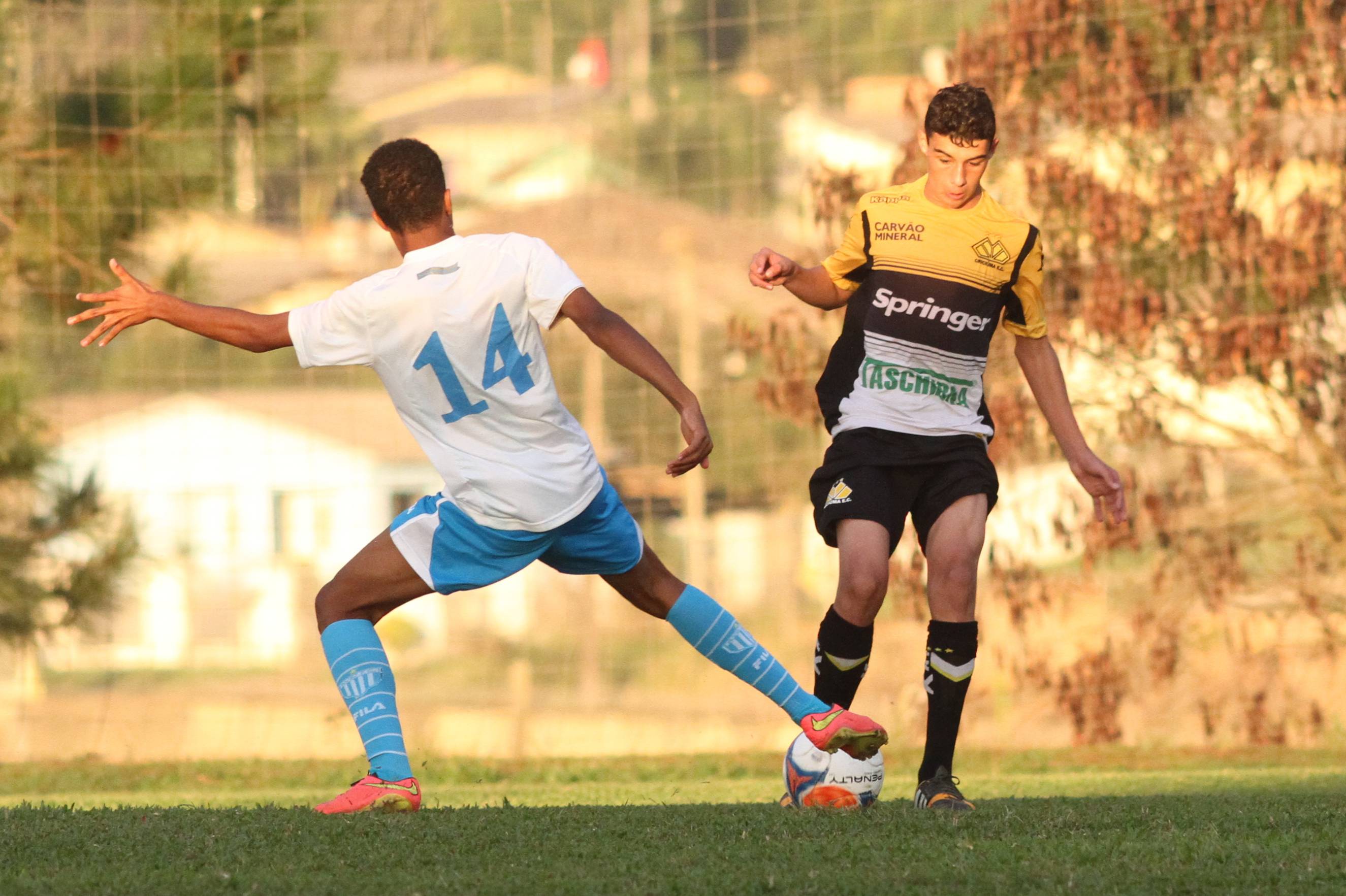 Infantil supera o Avaí no CT