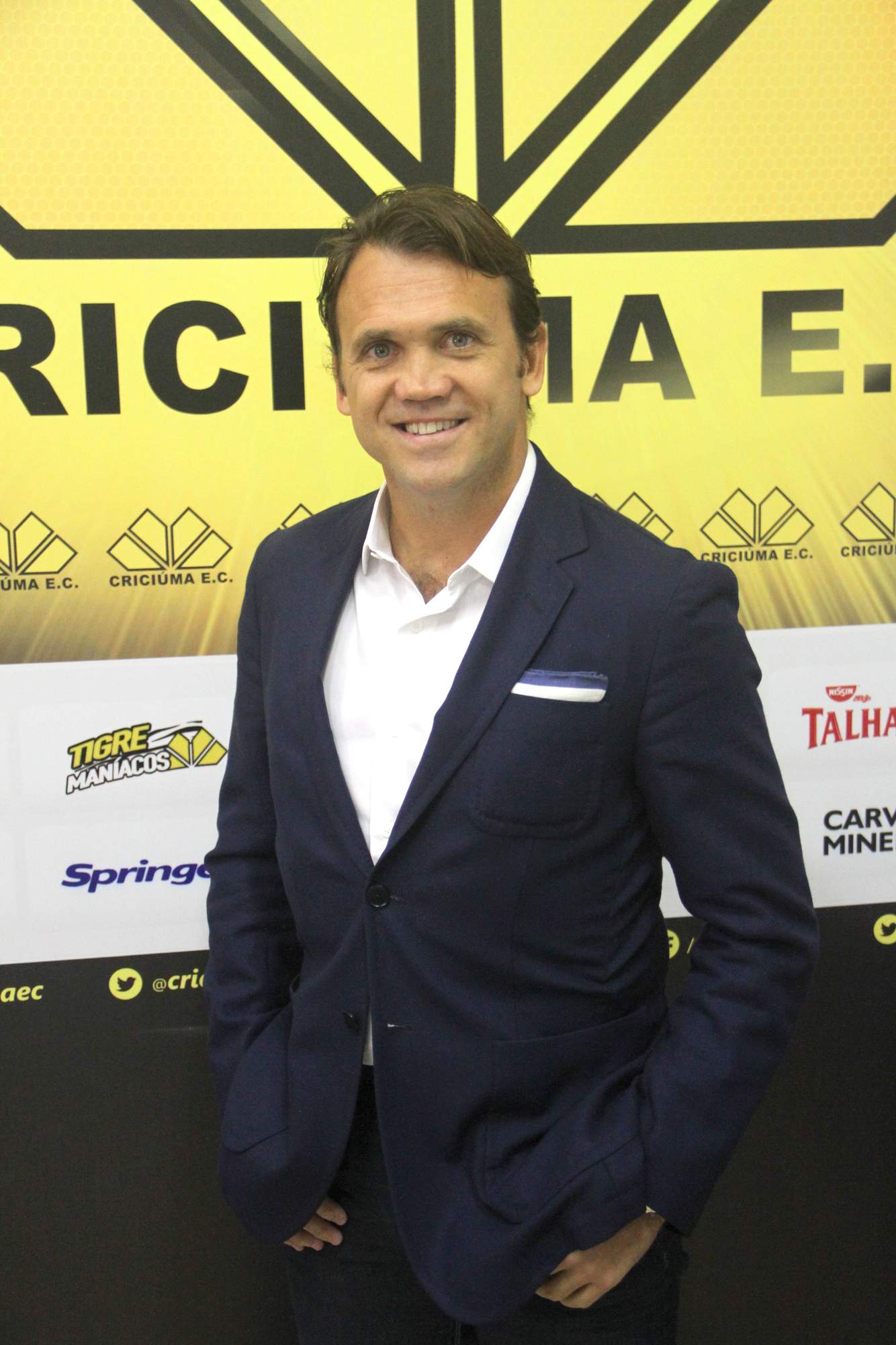 Petkovic é apresentado oficialmente