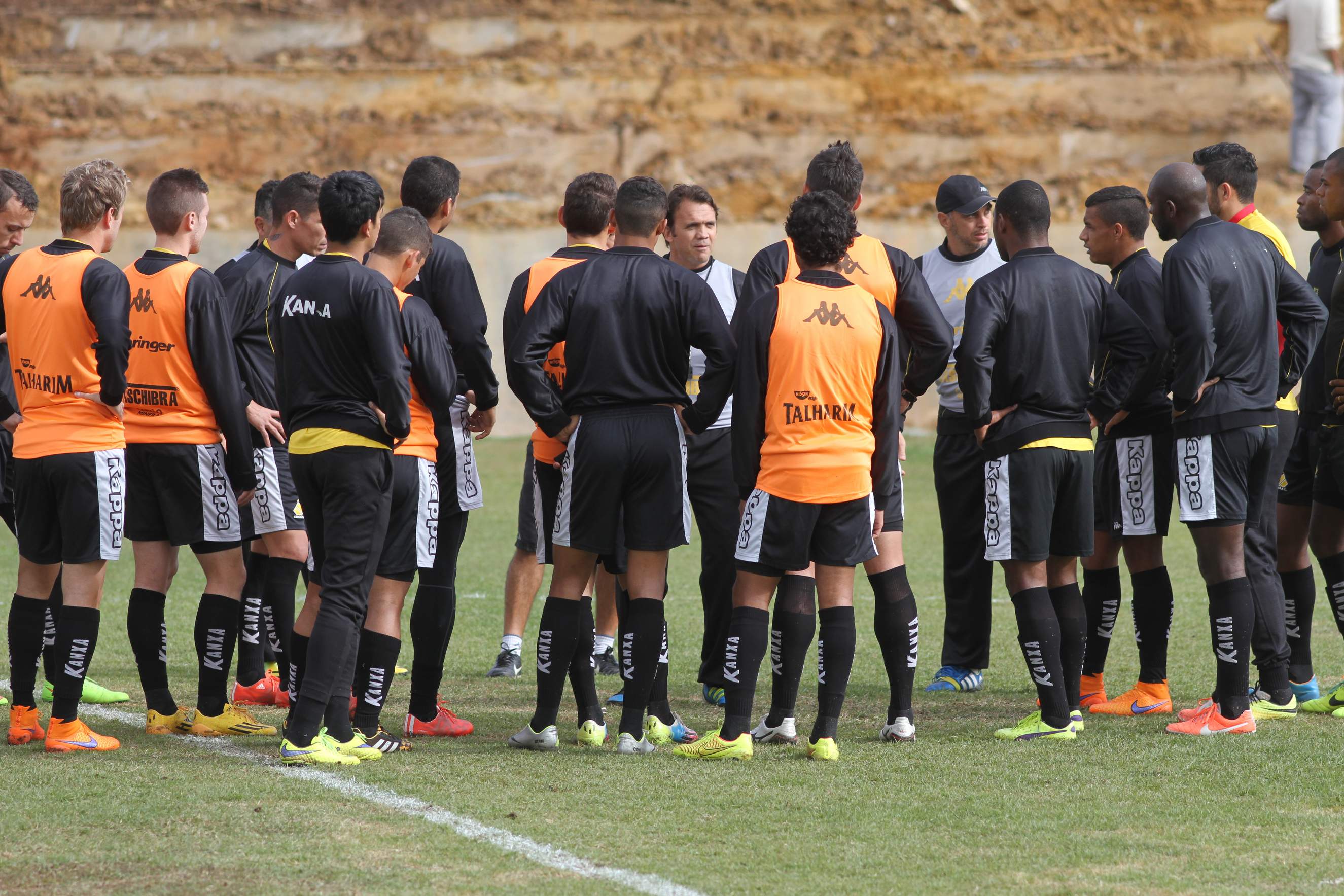 Petkovic comanda primeiro treino no CT do Tigre
