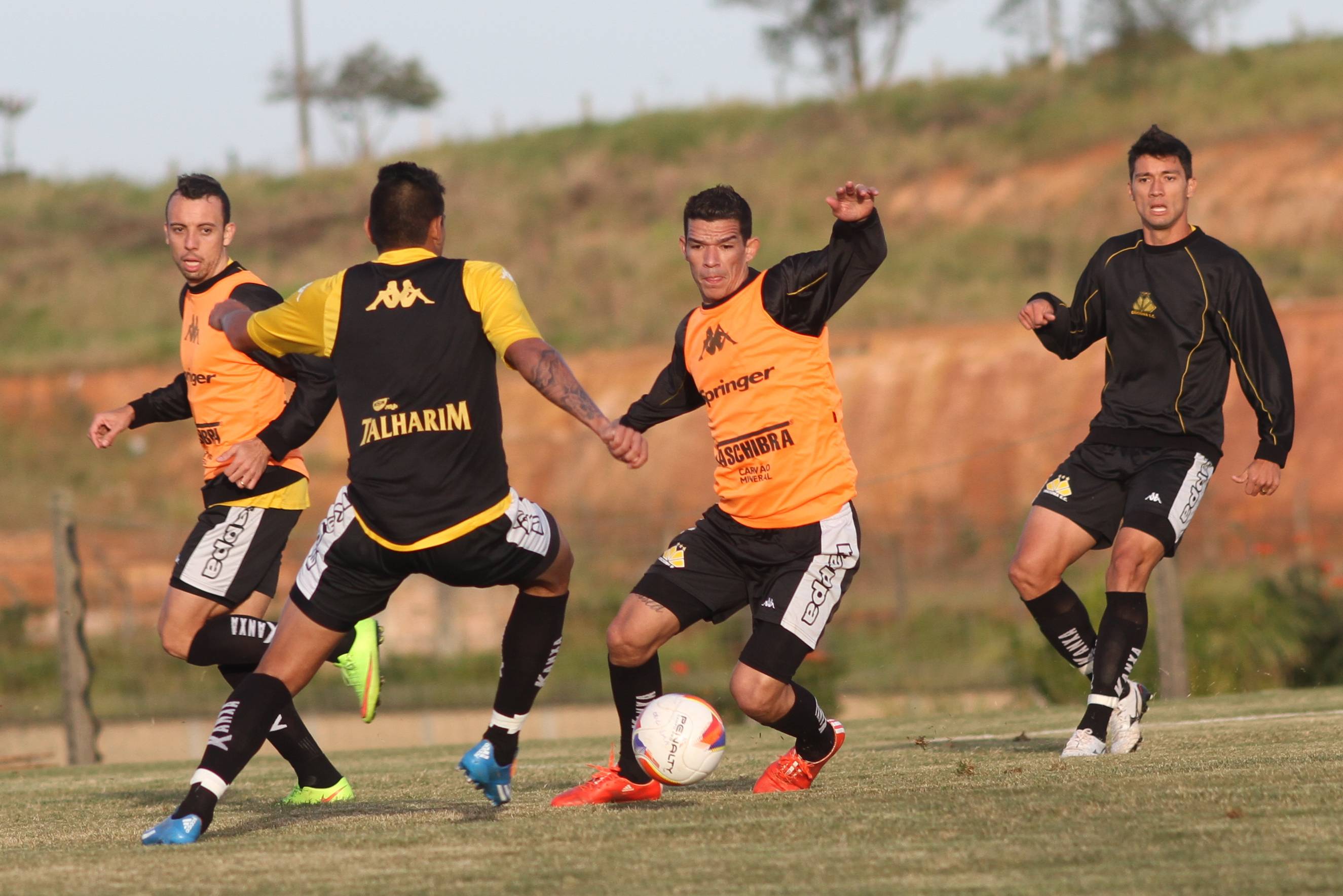 Tigre trabalha parte técnica tática