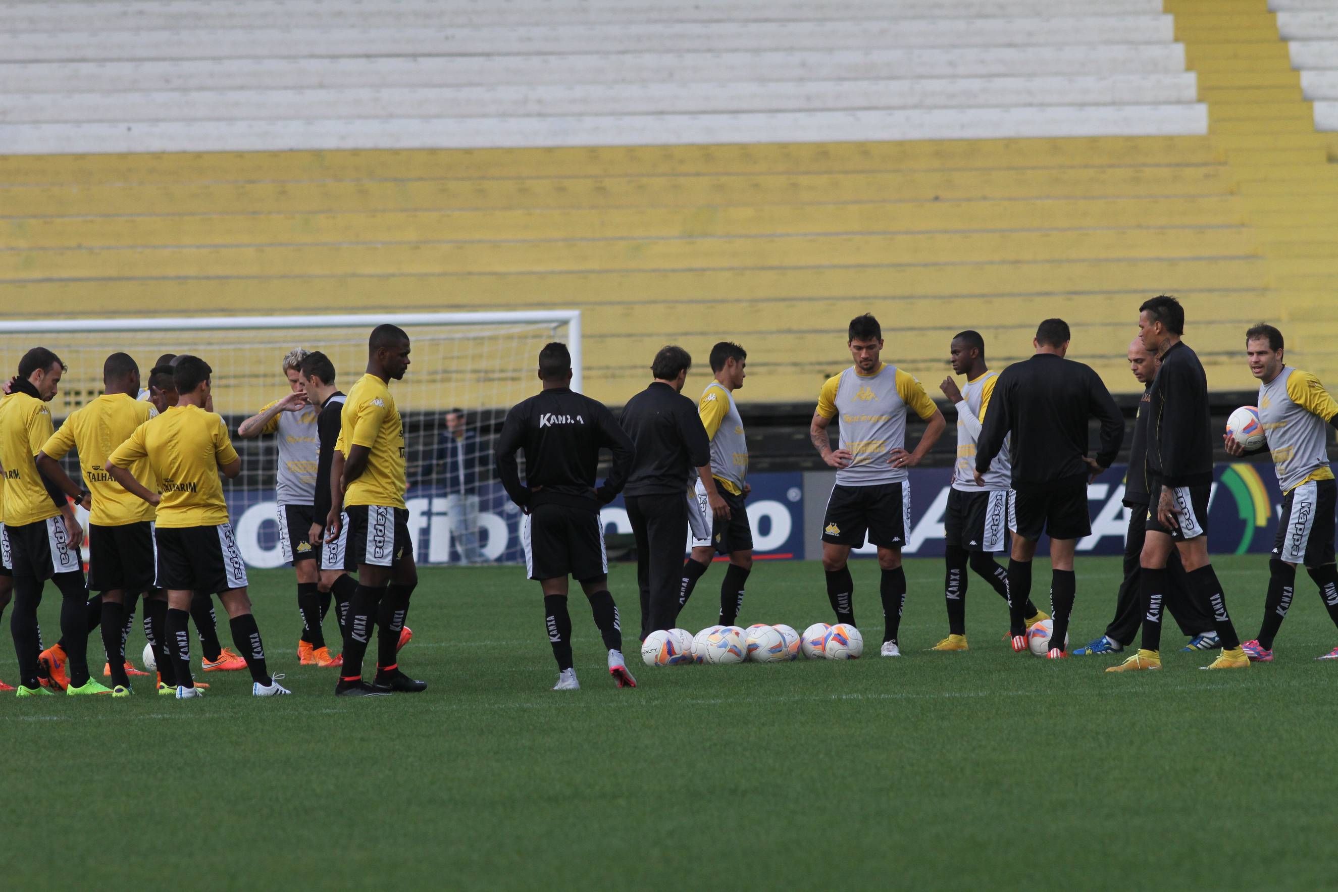 Criciúma duela com o Bragantino