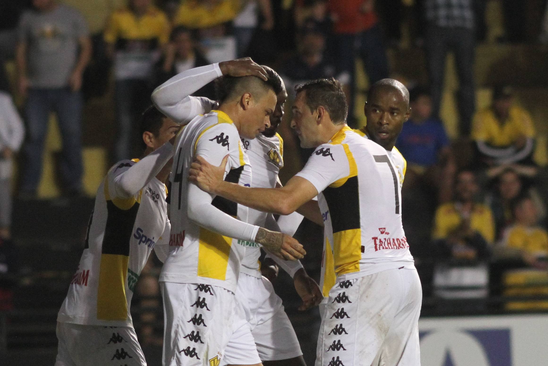 Criciúma vence o Bahia no Majestoso