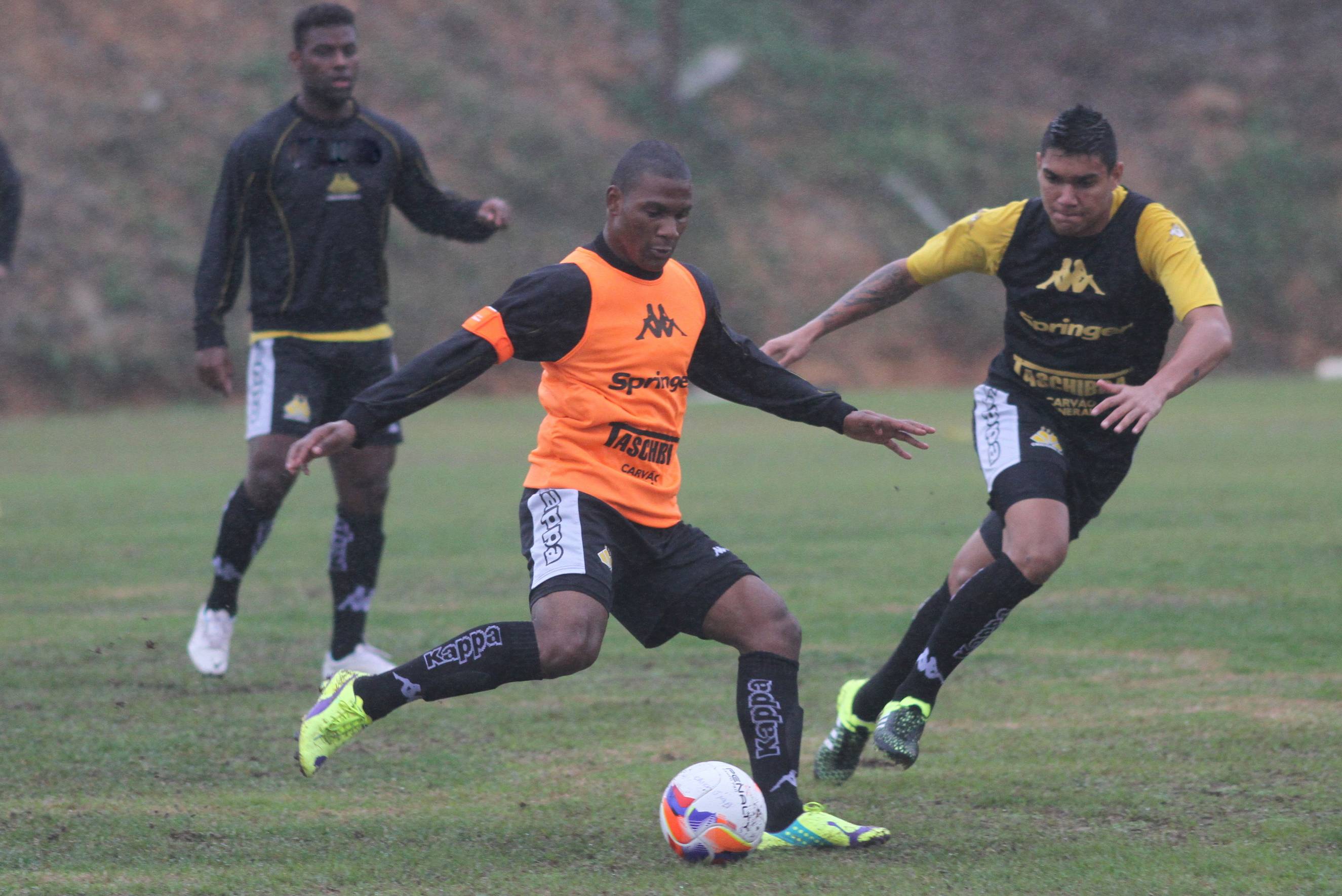 Criciúma realiza treino técnico e de força