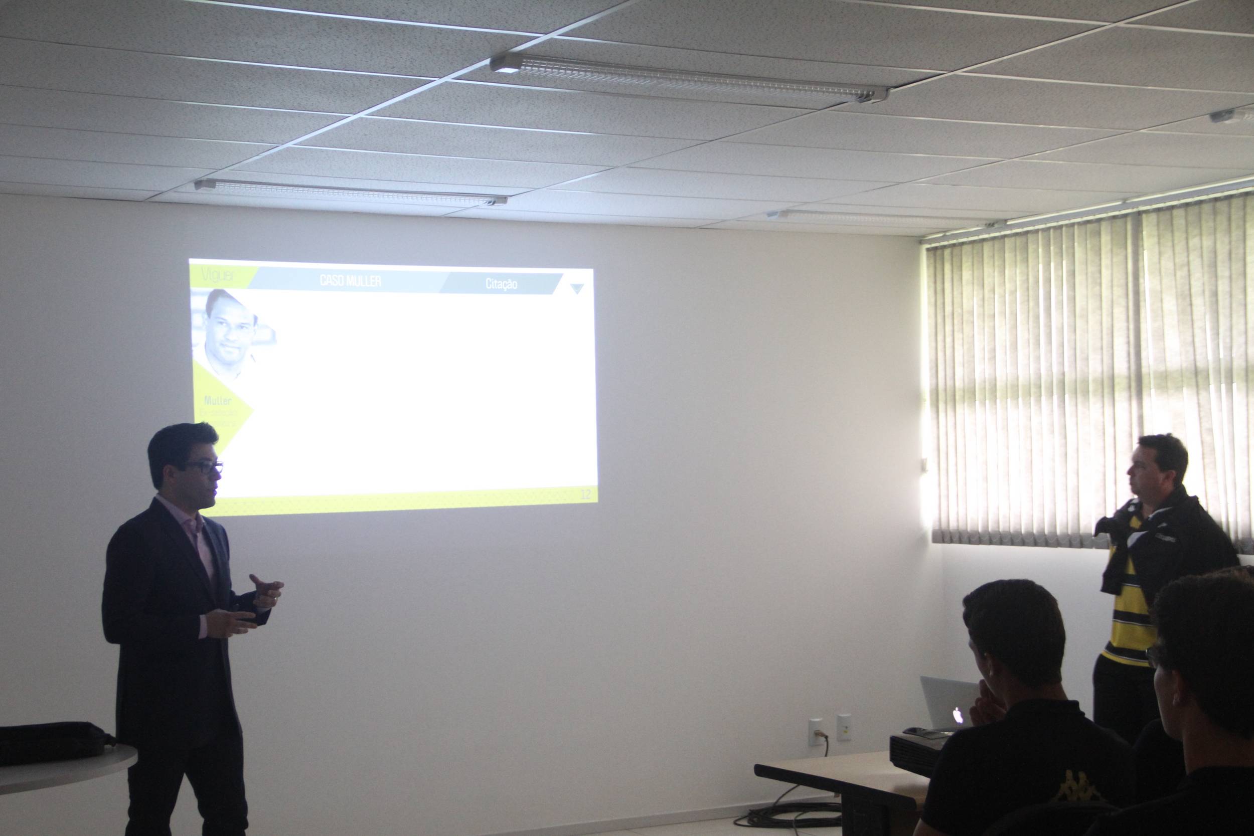 Atletas da base participam de palestra 