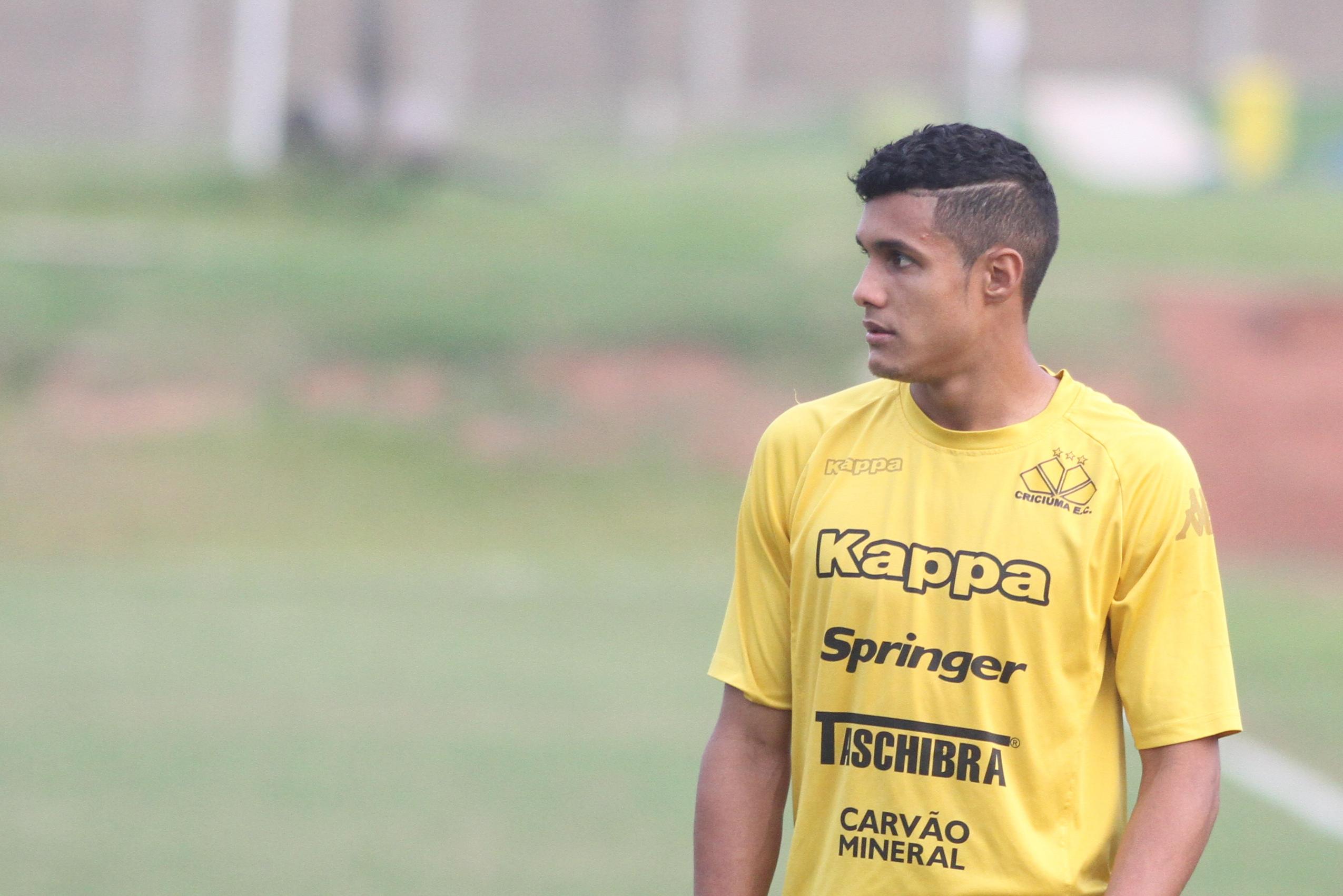 Treino técnico para ajustar a equipe