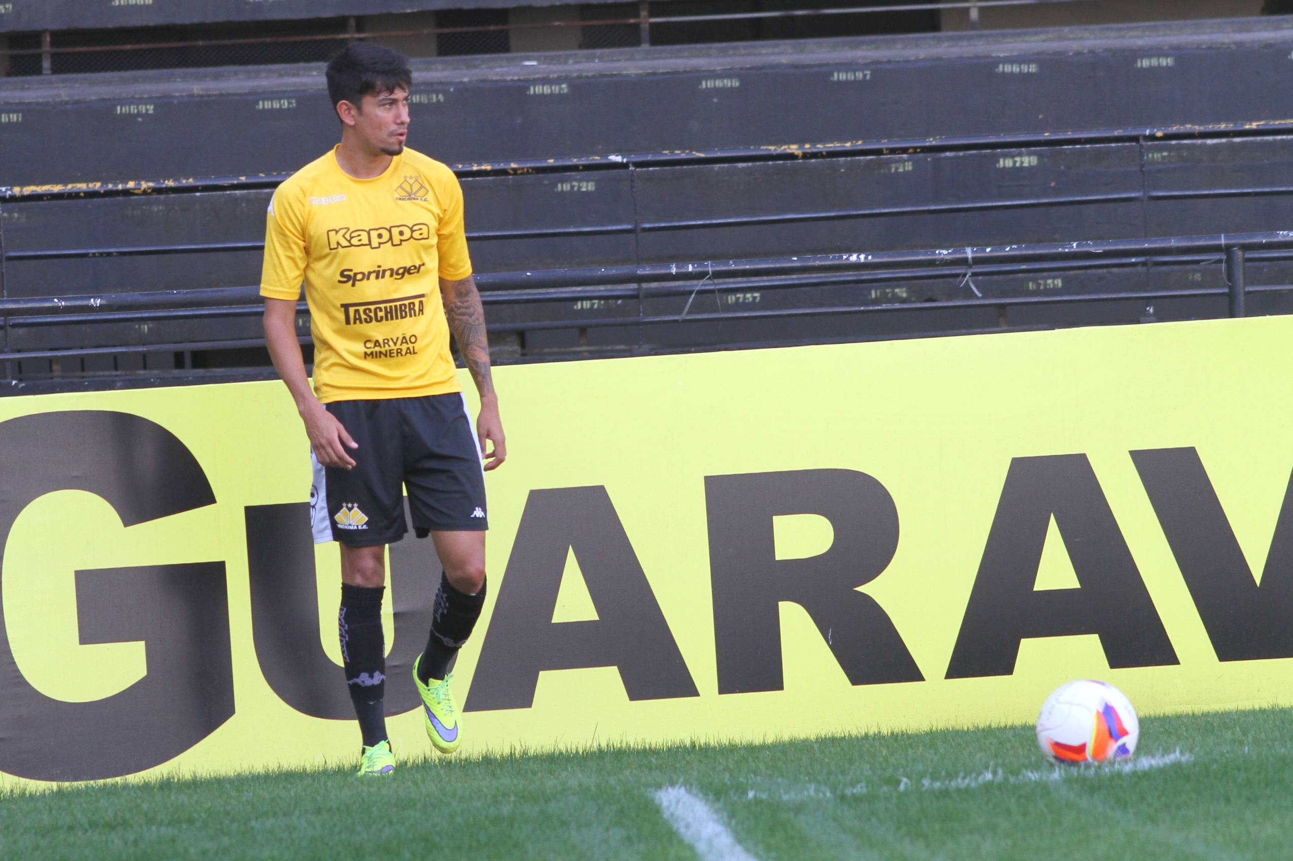 Criciúma recebe o Oeste (SP)