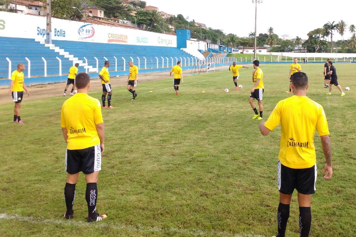 Criciúma enfrenta CRB