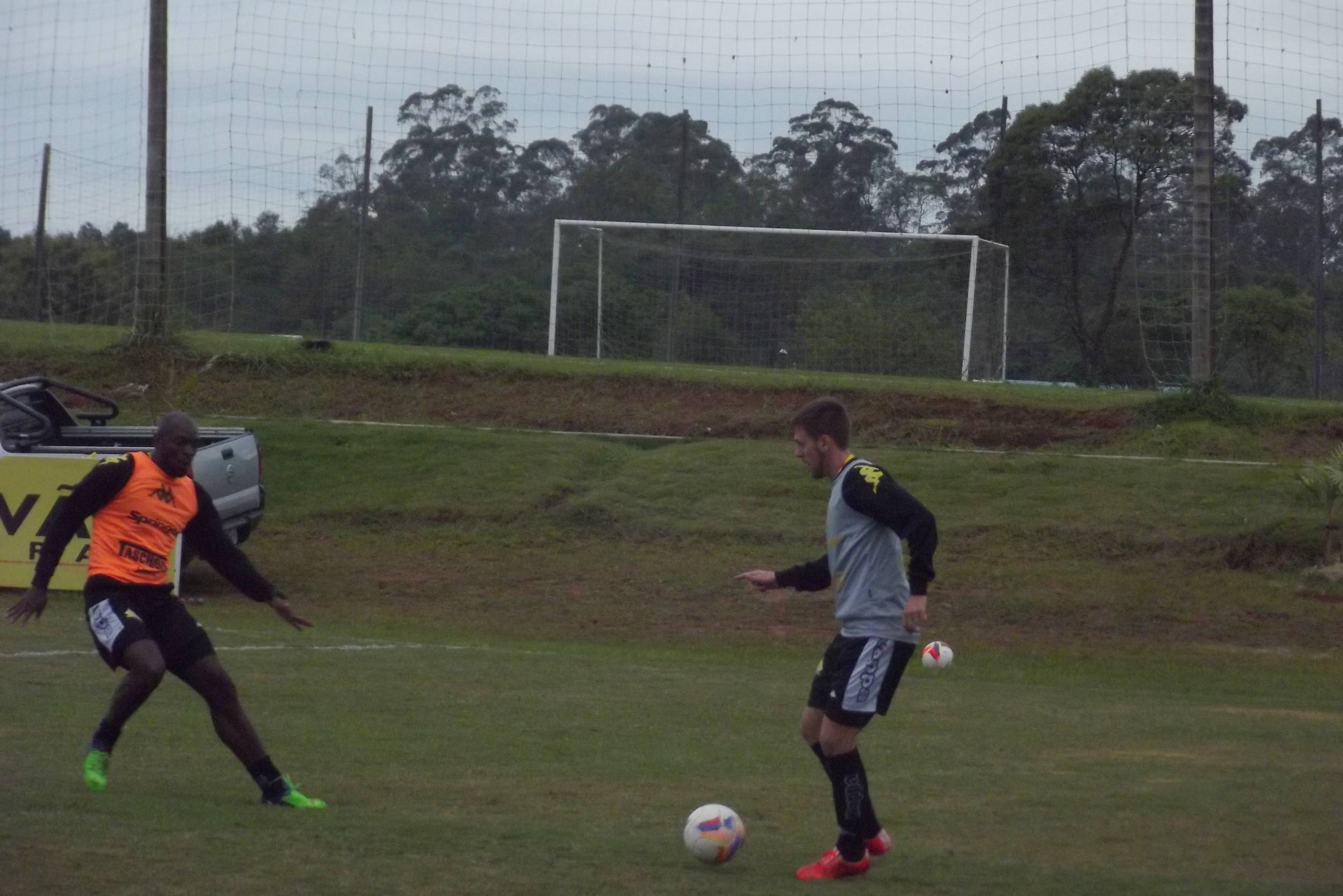 Criciúma realiza treino técnico-tático 