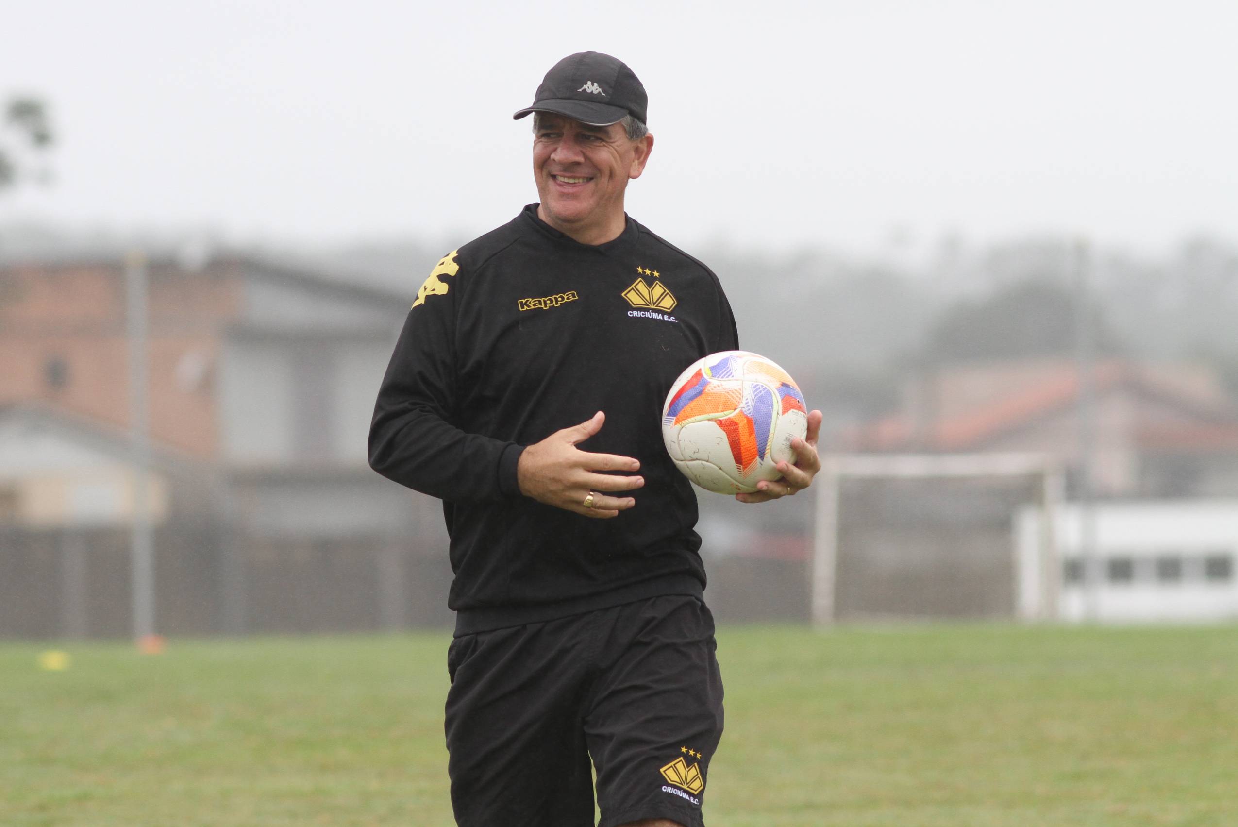 Criciúma trabalha parte tática