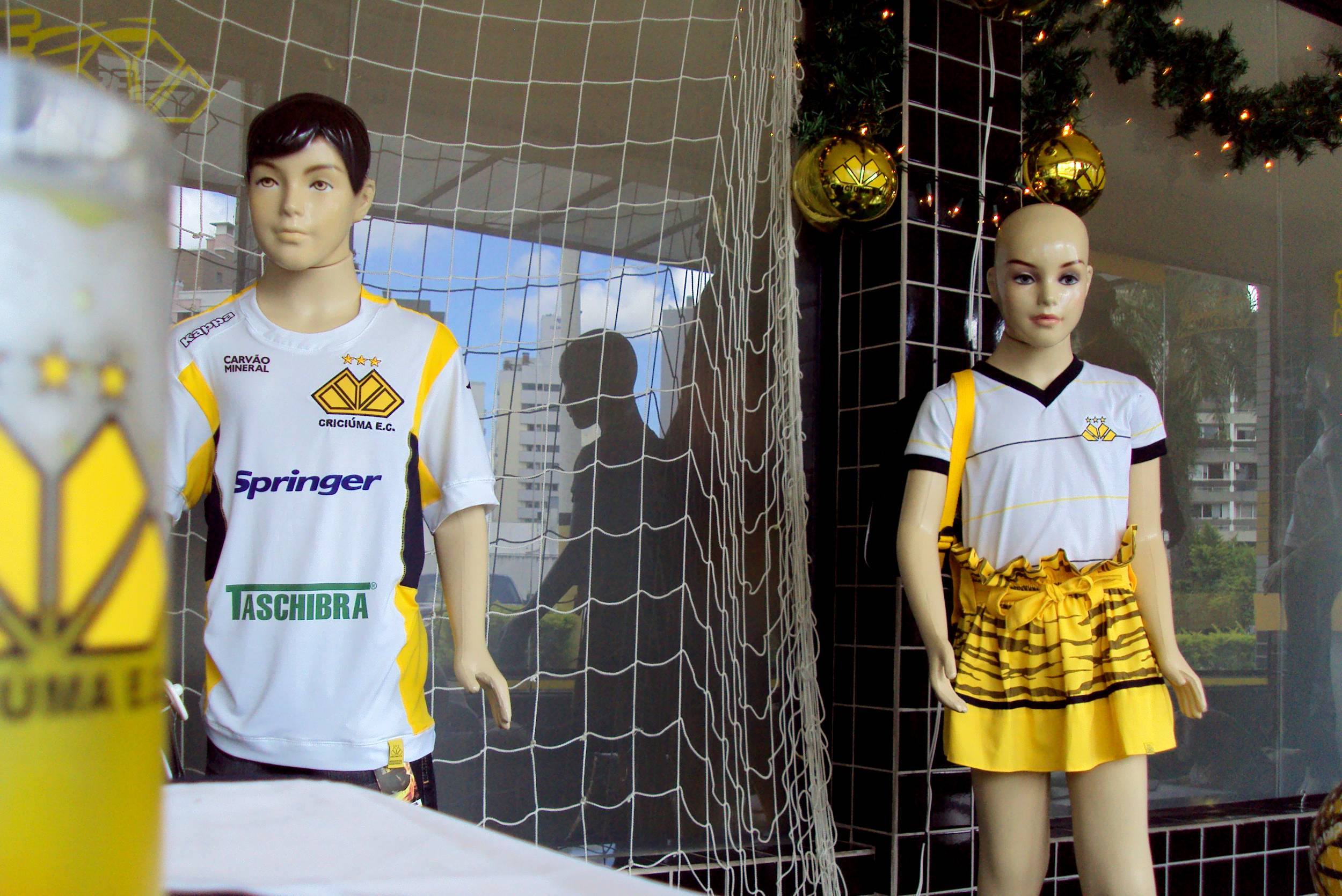 Presentes para as crianças na Tigre Maníacos