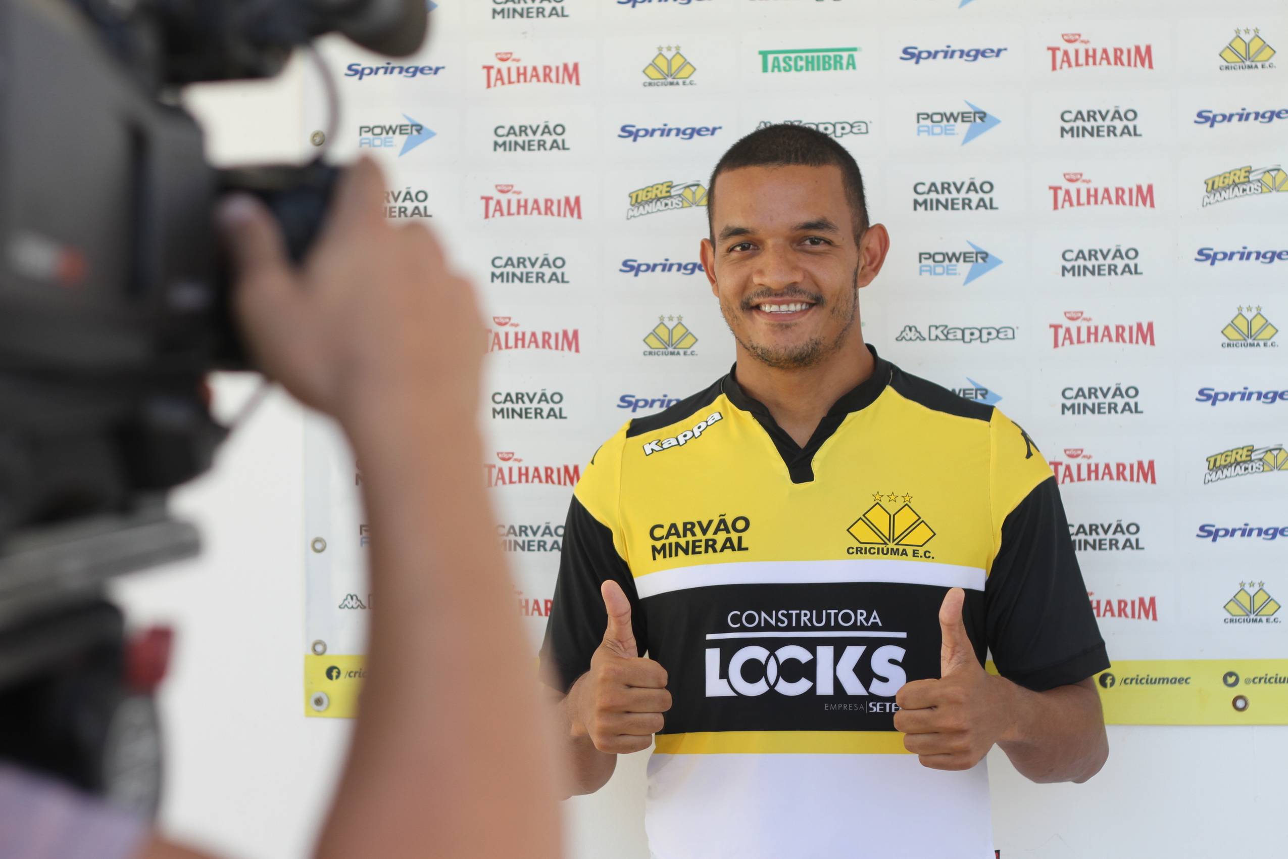 Criciúma apresenta atacante Jheimy