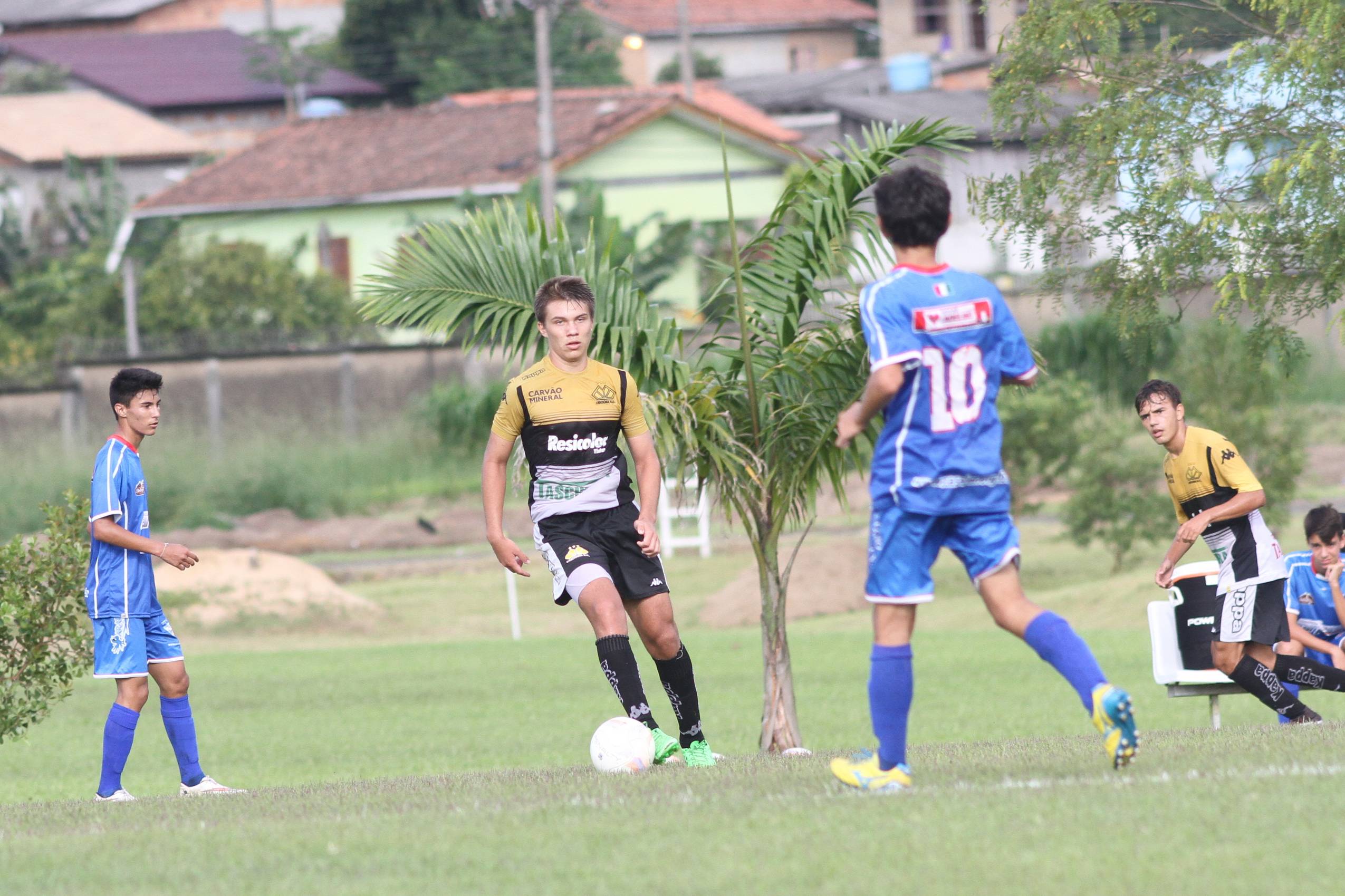 Sub-17 vence jogo teste