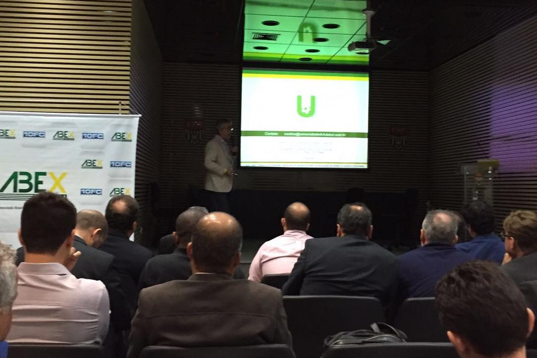 Tigre representado em evento da Abex