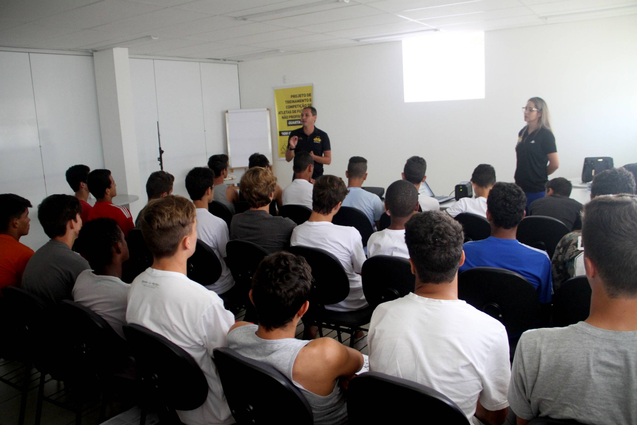 Palestra de nutrição esportiva no CT