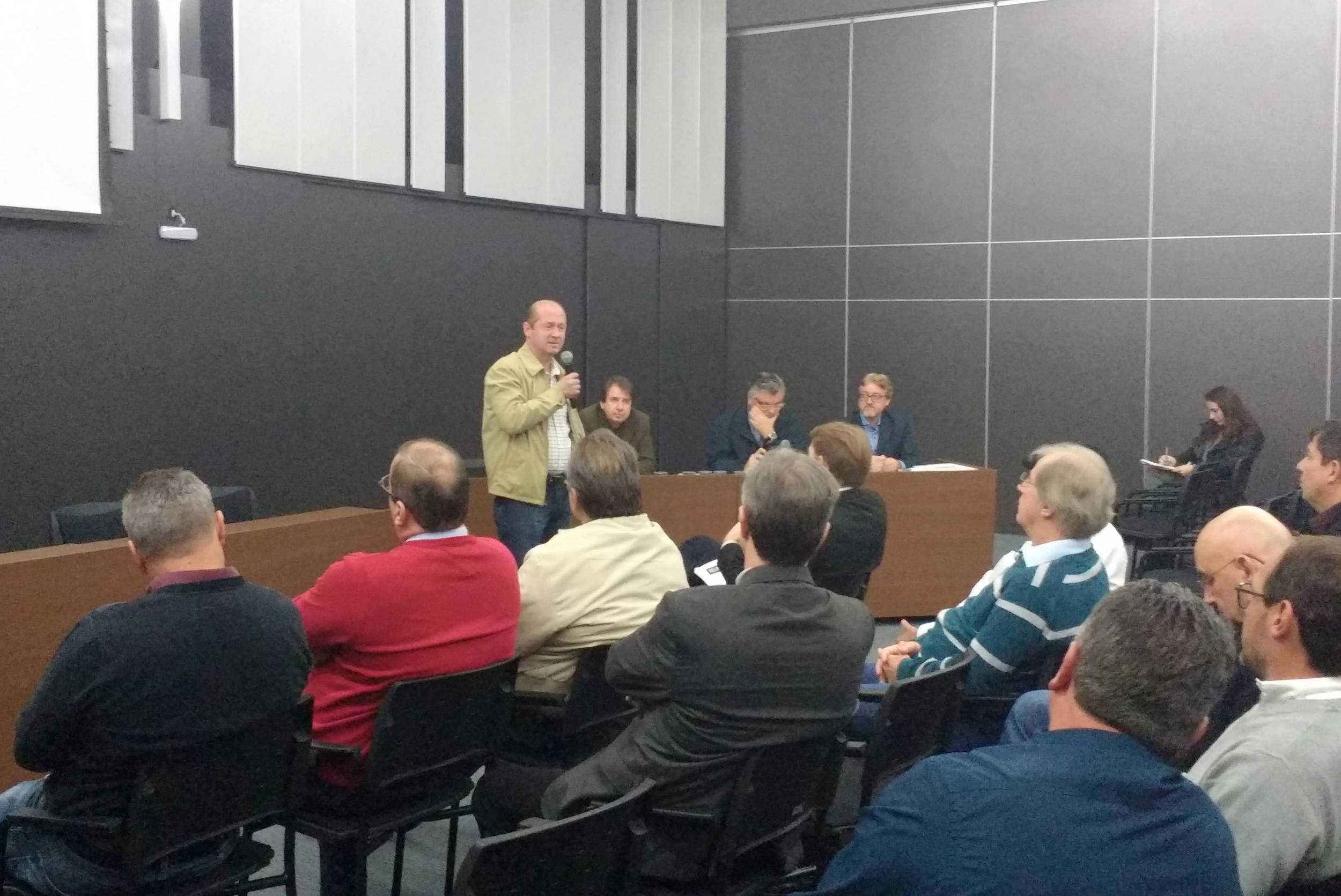 Conselho acompanha apresentação das ações do Departamento Profissional