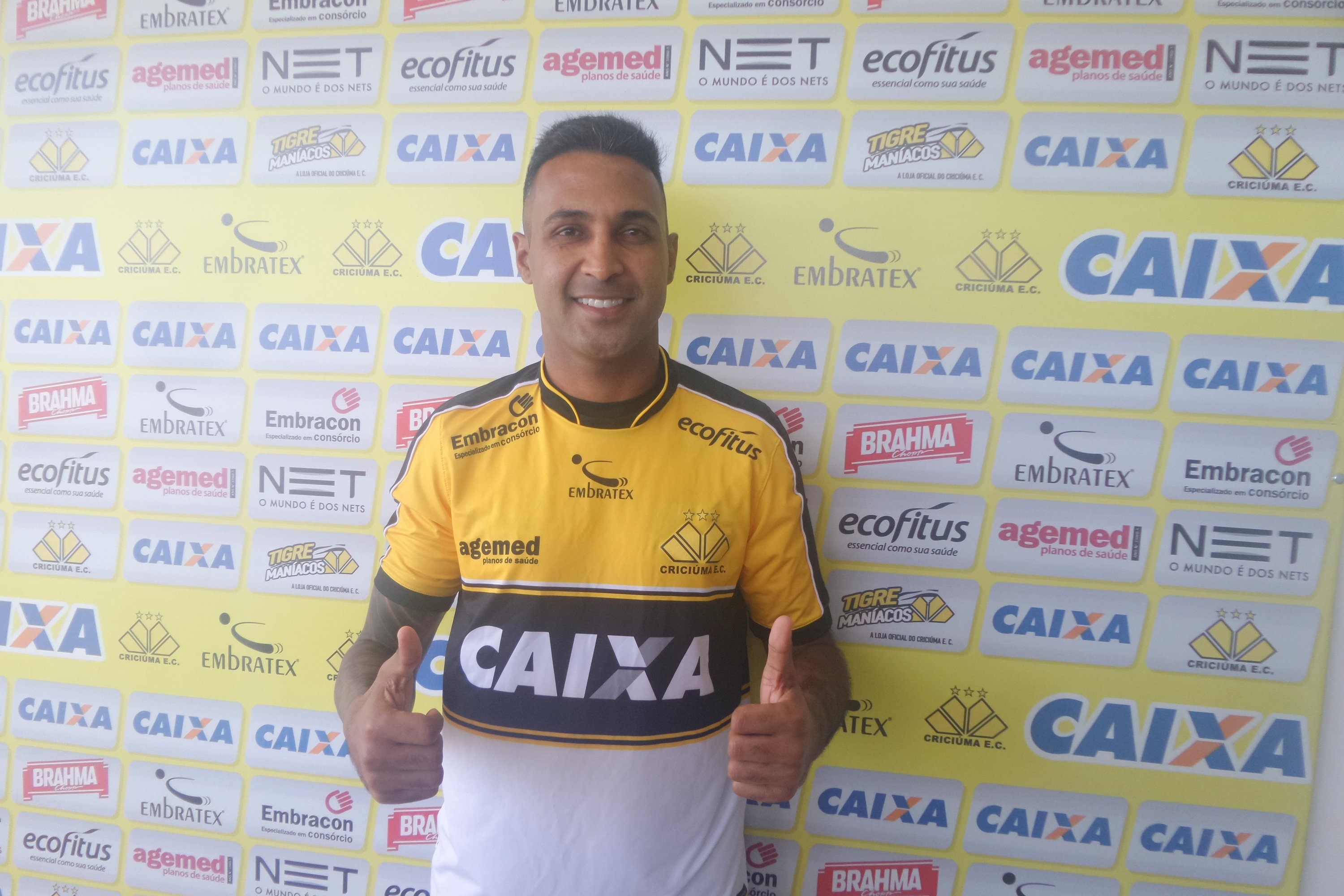 Apresentação do atacante Fabinho Alves - 09/05