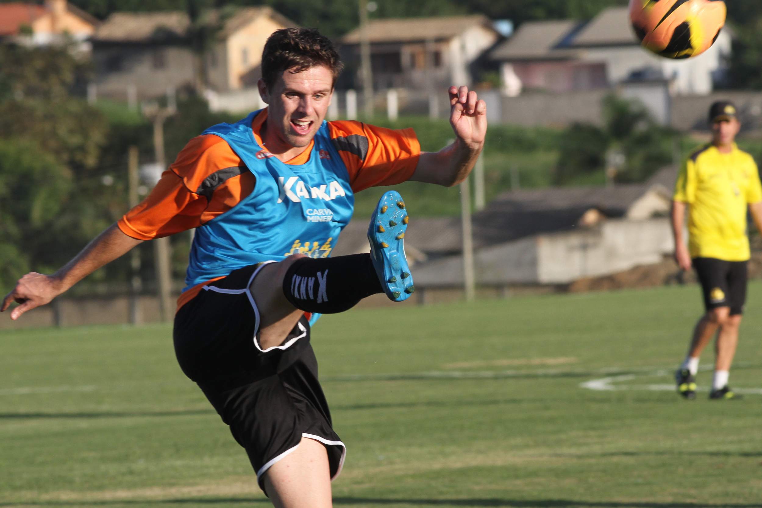 Caio Júnior comanda trabalho técnico tático