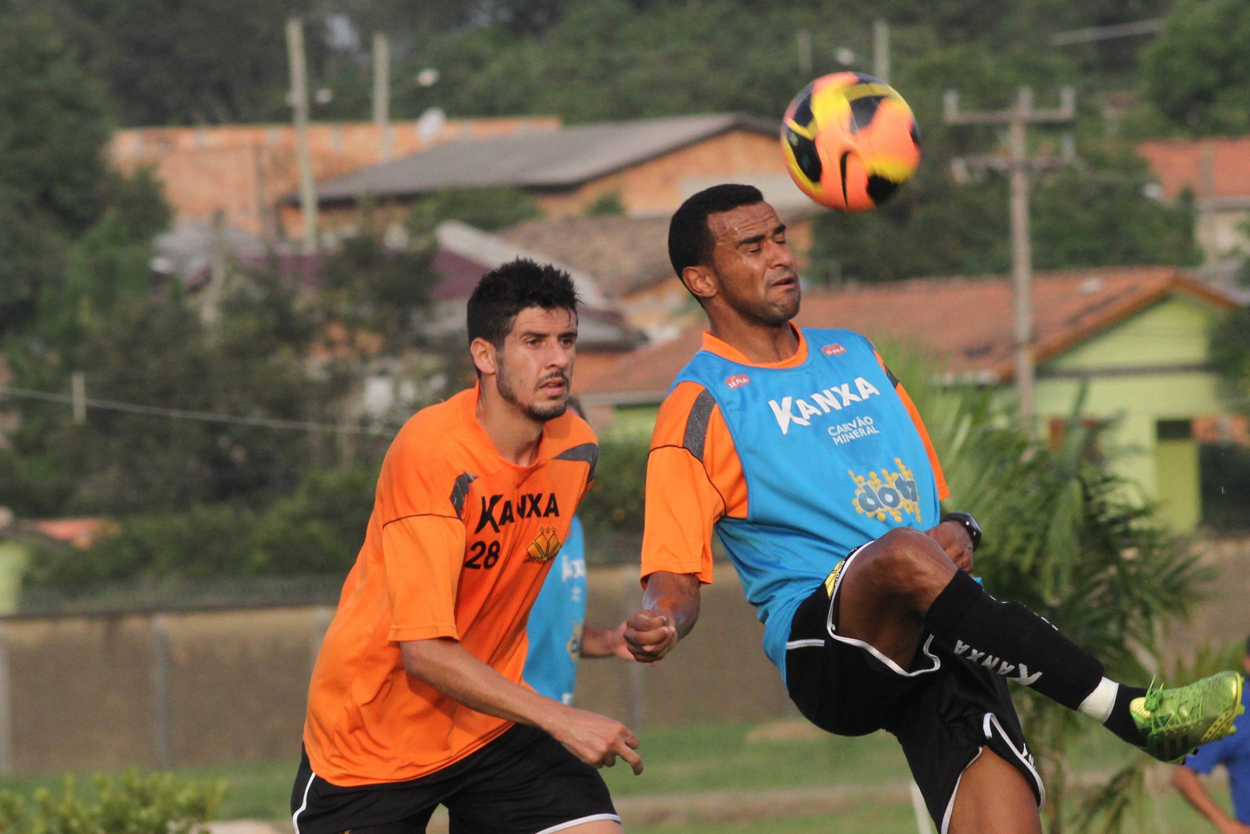 Caio Júnior faz forte trabalho tático