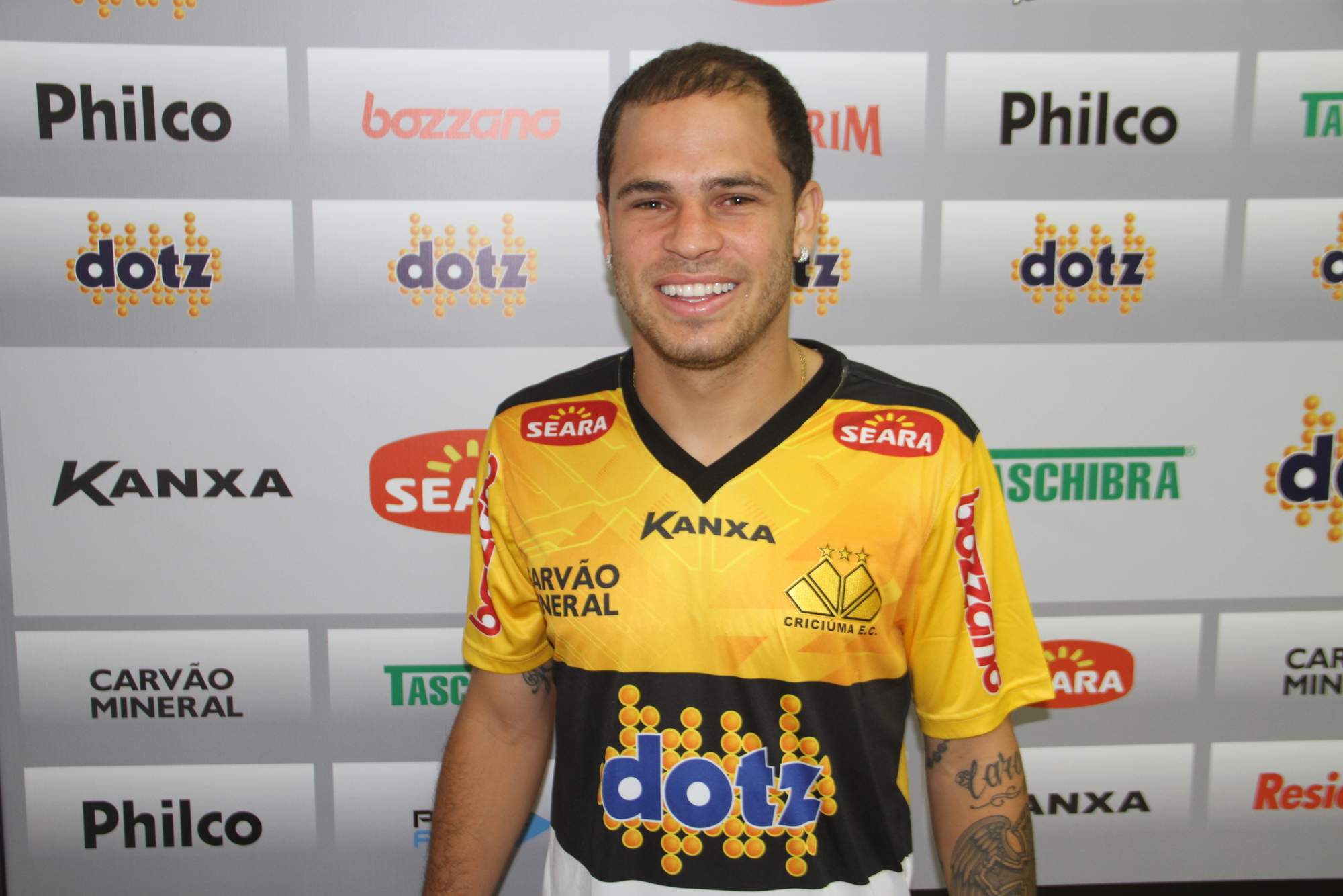 Tigre apresenta trio de reforços