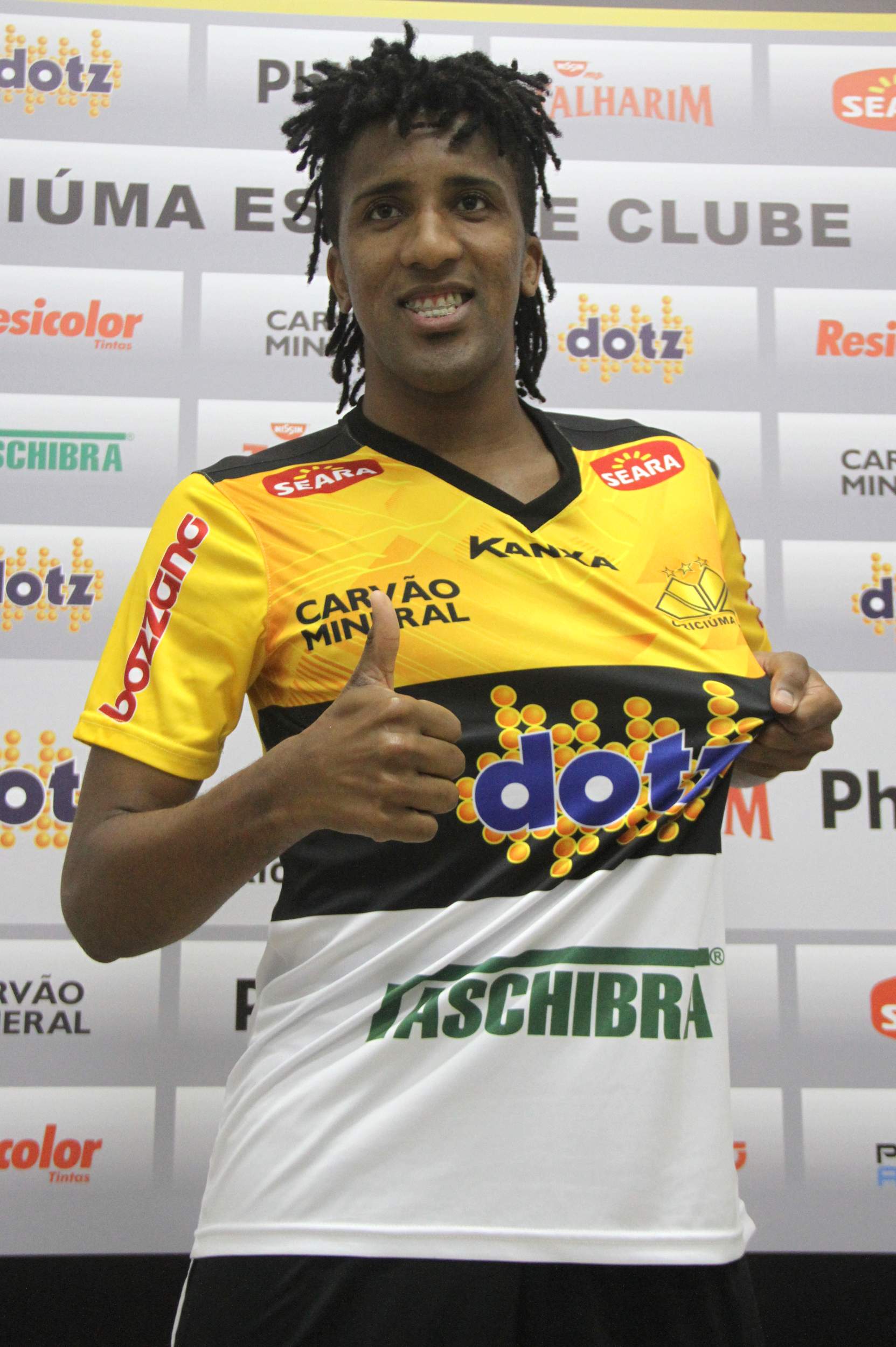 Cortez é apresentado oficialmente