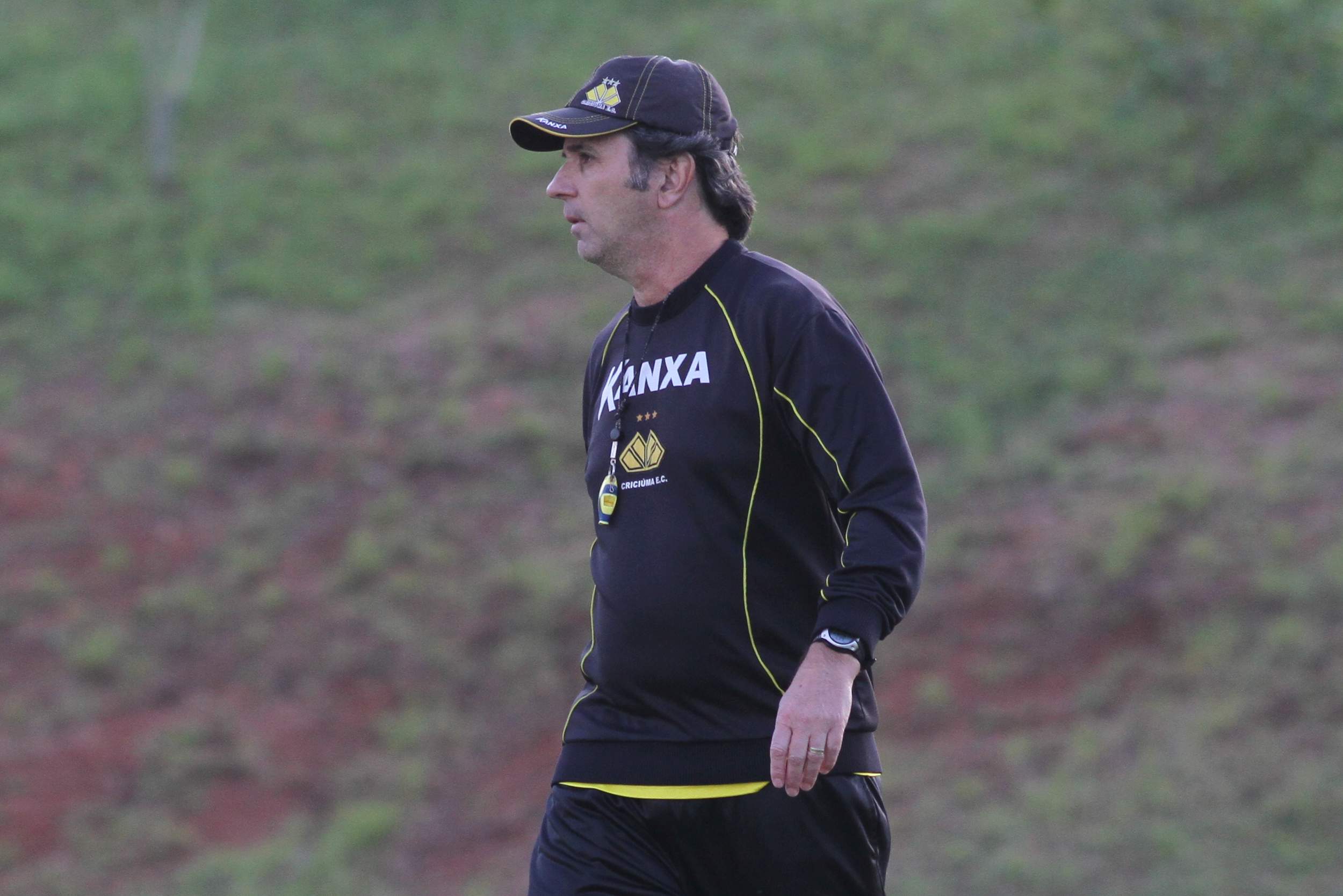 Caio Júnior comanda treino de movimentação