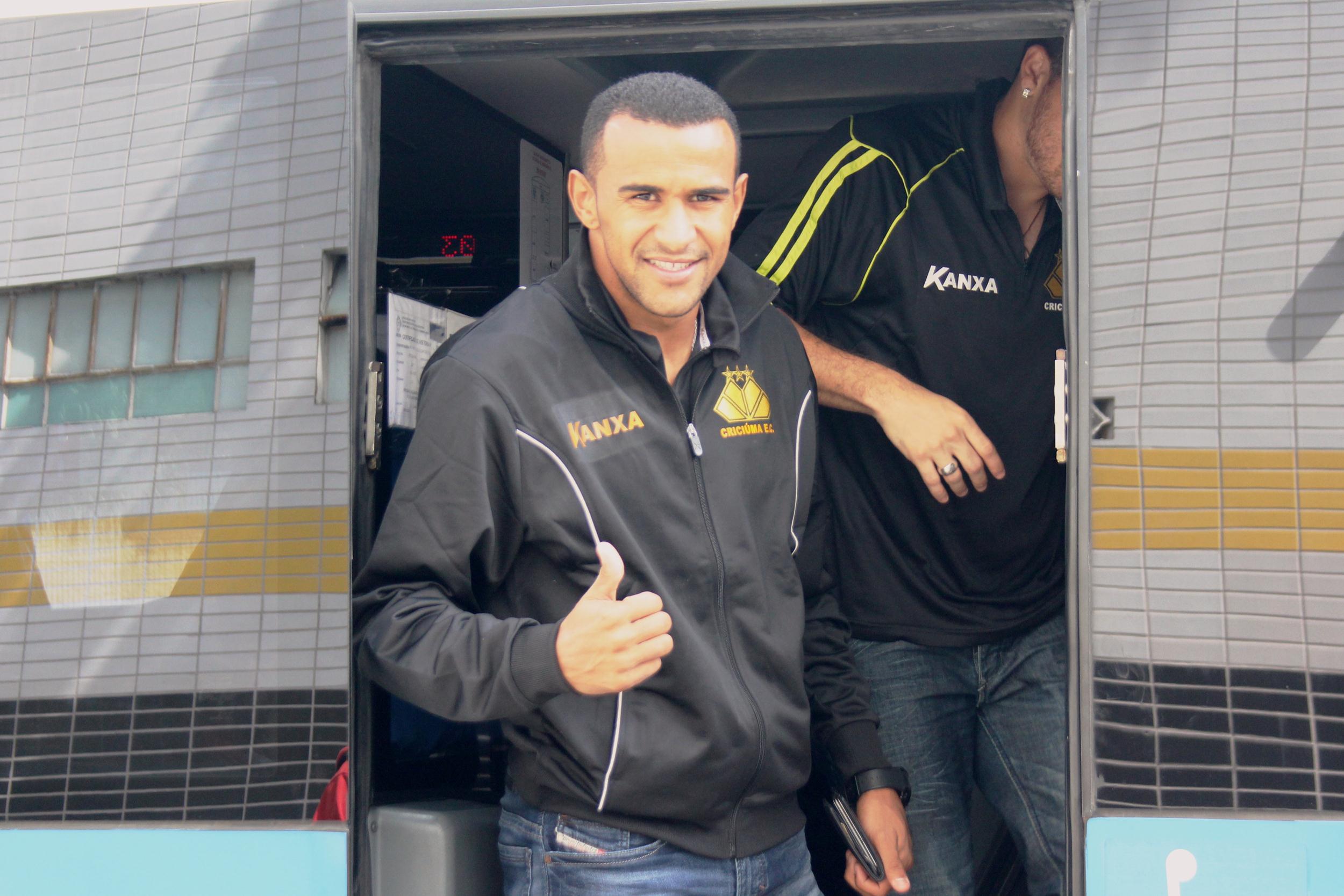 Tigre embarca para o primeiro duelo fora