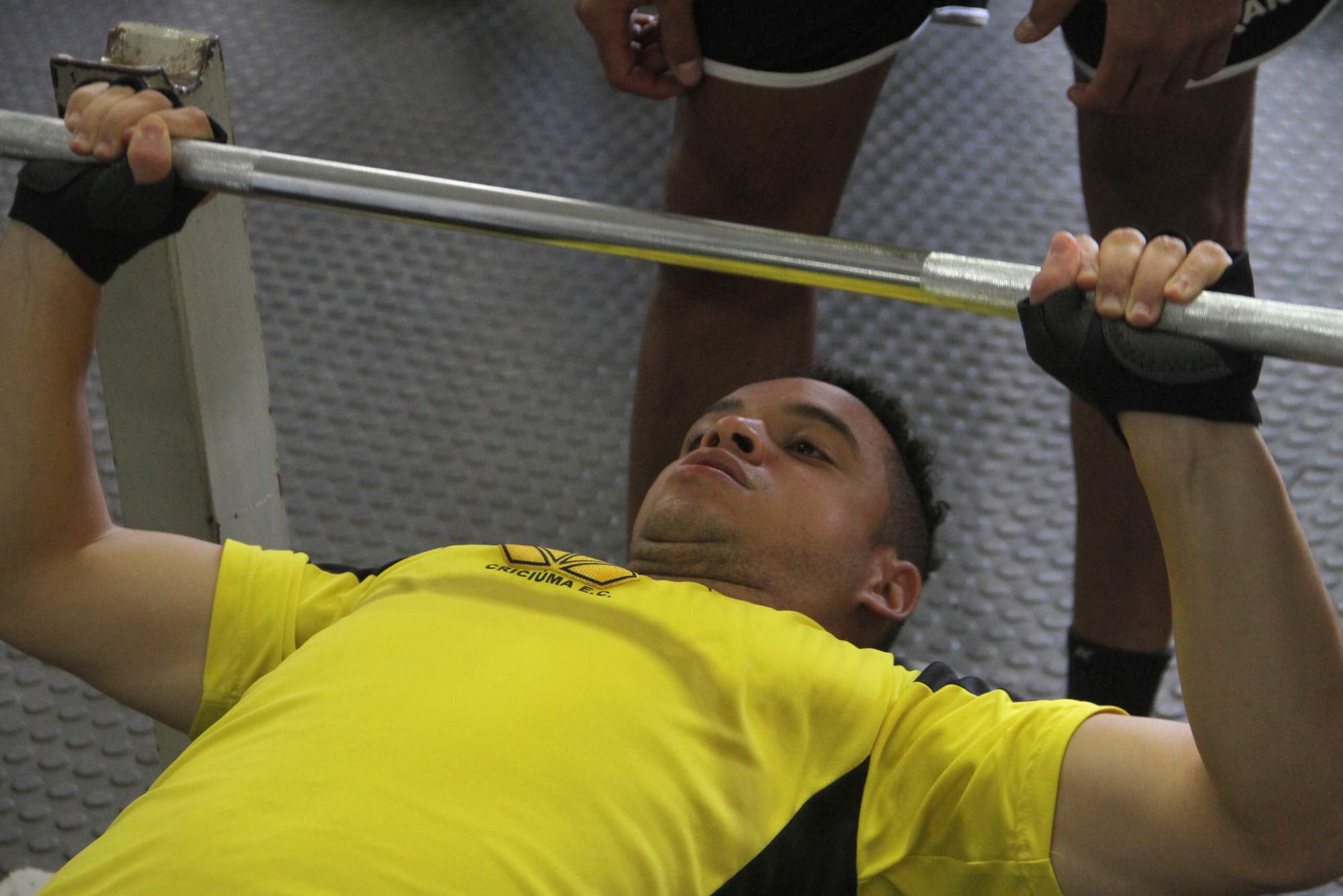 Parte do grupo faz trabalho de força